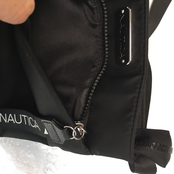 NAUTICA crossbody bag.Nylon. Excel cond. Bold metal emblem & 4” brand zip pull. - Picture 4 of 6